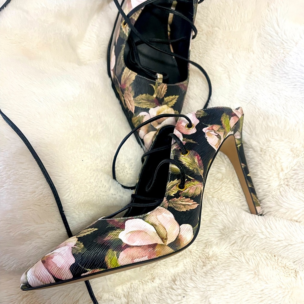 BCBG Generation floral heels 9.5